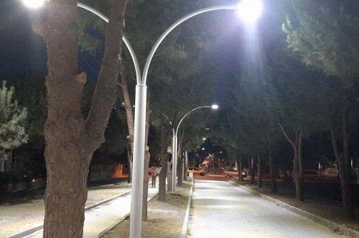 YENİKENT MAHALLESİ'NDE 43. SOKAK AYDINLANDI