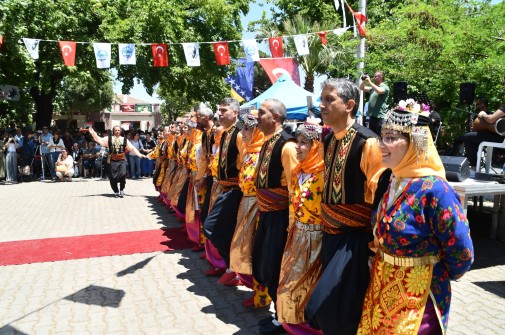 GÜLLÜBAHÇE'DE GÜL ŞENLİĞİ GERÇEKLEŞTİRİLDİ