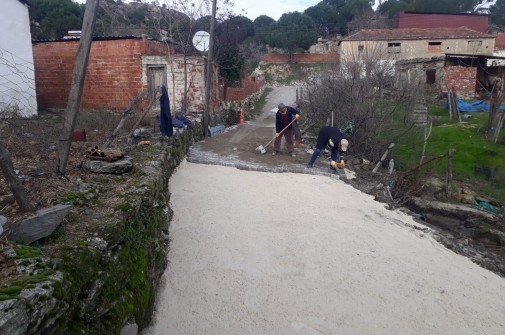 KARAKAYA MAHALLESİ YENİ YOLLARINA KAVUŞUYOR