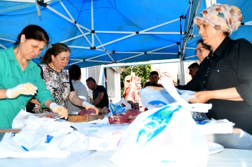 SÖKE BELEDİYESİ BU KURBANDA DA VATANDAŞINI YALNIZ BIRAKMADI