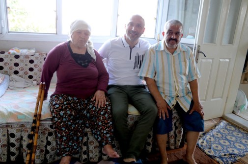 BAŞKANIMIZ DR. MUSTAFA İBERYA ARIKAN, KEMALPAŞA MAHALLEMİZDE ALİ YILMAZ’IN EVİNE KONUK OLDU